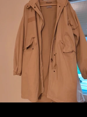 Beige parkas från Hunkydory - Very much oversized, recommend for 70cm + and M 