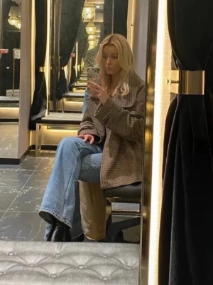 Superfina bootcut jeans - Säljer dessa superfina bootcut jeansen i en ljusblå tvätt från Zara🤍 Storlek 36