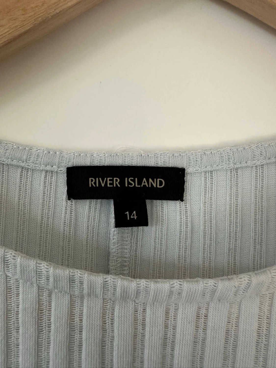 RIVER ISLAND Ljusblå ribbad topP, storlek  40 - 4