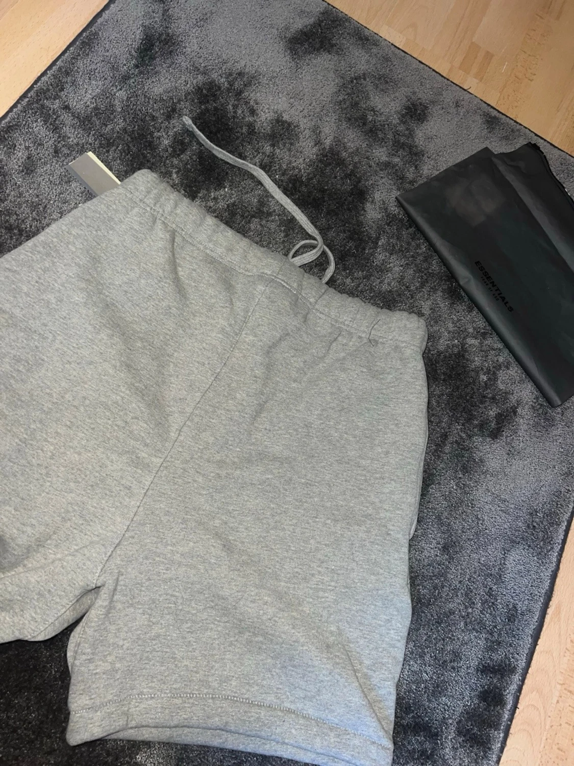 Grå Essentials shorts med snörning - 2
