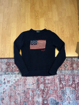 Polo Ralf lauren stickad tröja  -  Säljer denna riktigt schyssta Ralph Lauren tröjan som är i storlek 14 till 16 i men passar mig som är 165 cm och väger 63 kg. Hör gärna av er vid funderingar🤝