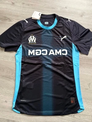 Marseille 2025 - Helt ny med tags, har flera olika modeller. Hör av dig vid intresse