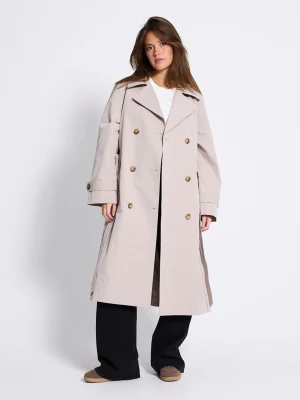Ny trenchcoat  - Helt ny och använd trenchcoat med prislappen kvar, köpt från Lager157 i storlek S 