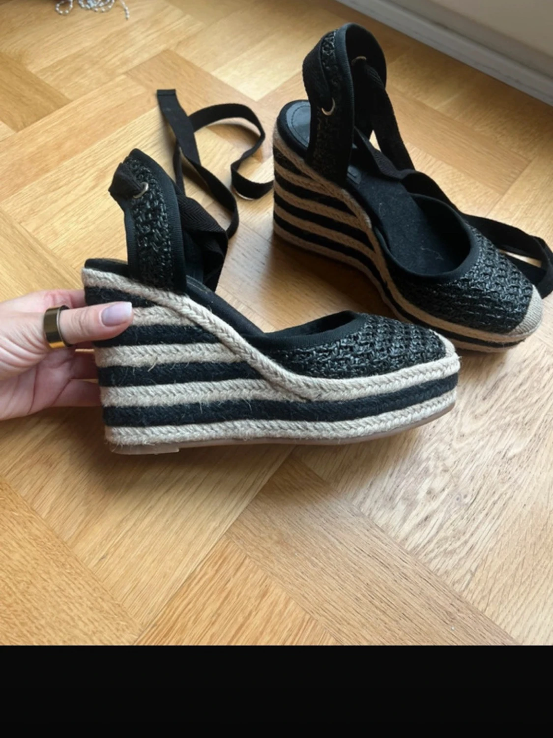 Svarta kilklackade espadrilles med snörning 38 - 1