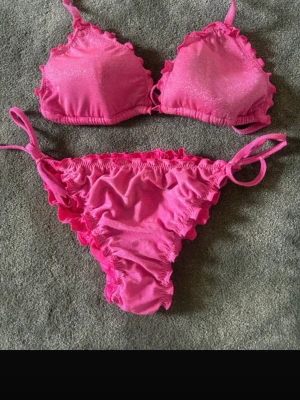 Rosa glittrig Calzedonia bikini  - Jätte fin rosa glittrig Calzedonia bikini 