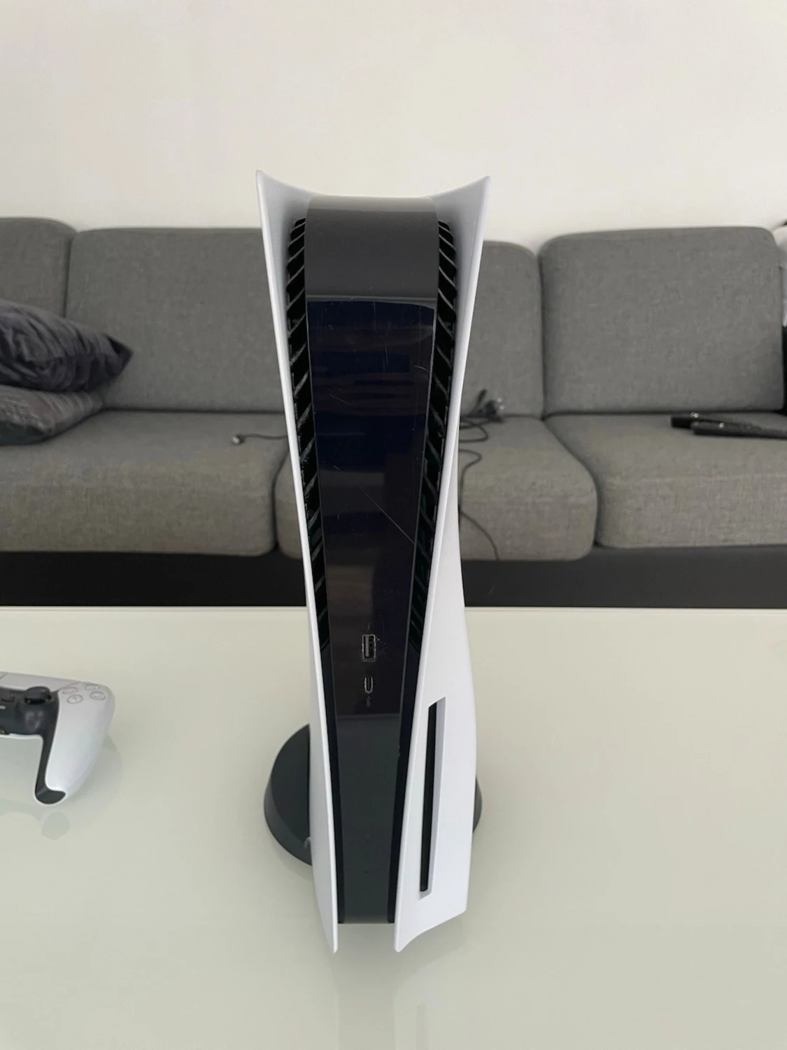 PlayStation 5 med handkontroll - 1
