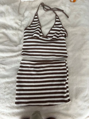 Sommar set - Jätte snyggt sommar set med kjol och top. Brun och vit💕