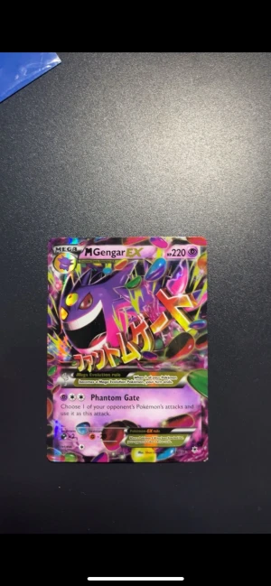Pokémonkort M Gengar EX - Kan skicka bild på kortet fram och baksida vid intresse av att köpa, kortet är inte i perfekt skick utan är lite skadad skulle nog lägga den i moderately played, 