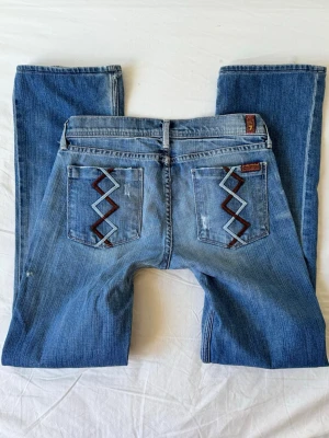 Lågmidjade raka jeans - Fint skick! Midjemått: 74cm Innerben: 76cm