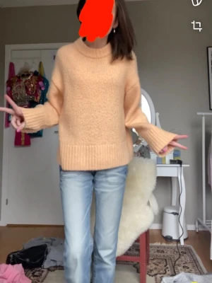 Orange stickad tröja - Orange stickad tröja från Gina tricot! Jättefin färg!! Strl S, säljs för 200kr