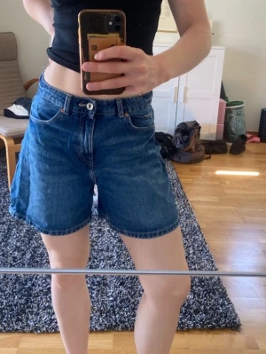 Jeansshorts  - Superfina blå jeansshorts 