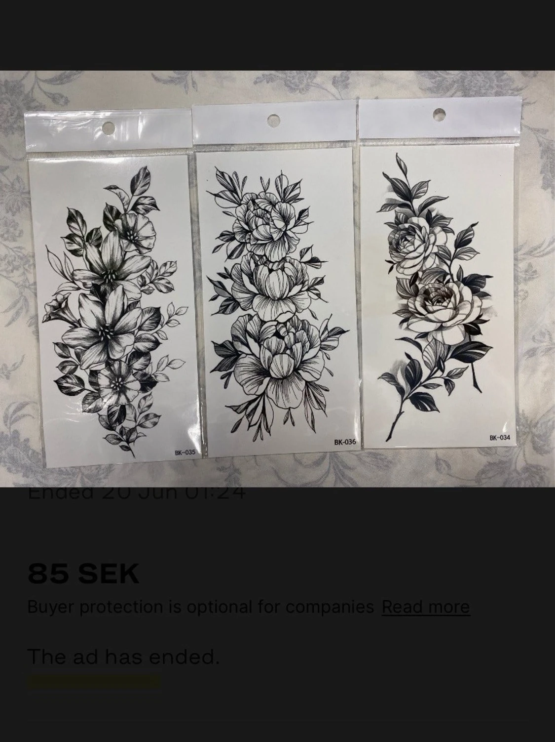 Svarta blommiga tatueringar 