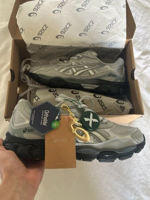 Asics gel nyc mid grey sheet rock  - Helt nya med box som ingår !! Hör av dig vid frågor, priset kan diskuteras 