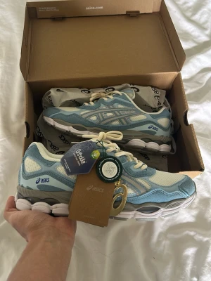 Asics gel nyc cream arctic sky - Helt nya med box som ingår!! Hör av dig vid frågor 