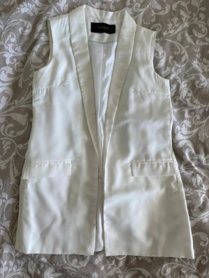  Classic vest from Reserved - Cream white vest from reserved, size 34