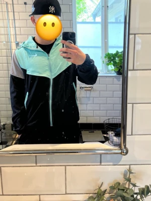 Nike Miller jacka  - Helt ny Nike jacka med tags kvar! 🌴 SIZE S. Vid frågor eller funderingar dm!
