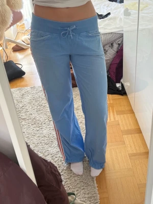 Snygga mjukisbyxor  - Coola blå byxor från only💕