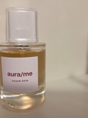 Aura/Me Sugar Skin parfym - Aura/Me Sugar Skin . Härlig Marshmallow doft perfekt till sommaren . Se bild för mängd 