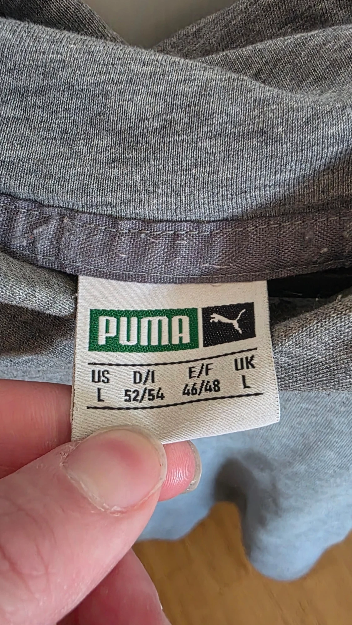 Grå hoodie från Puma med tryck - 3