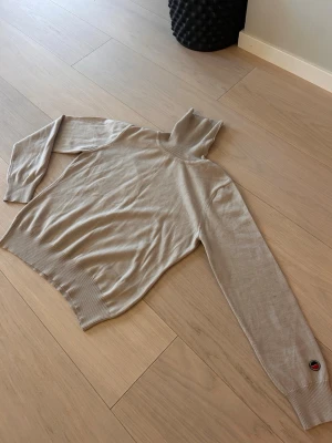 Busnel sweater - Jätte fin busnel sweater, knappt använd och i jätte bra skick. Är för liten och säljer färg ör