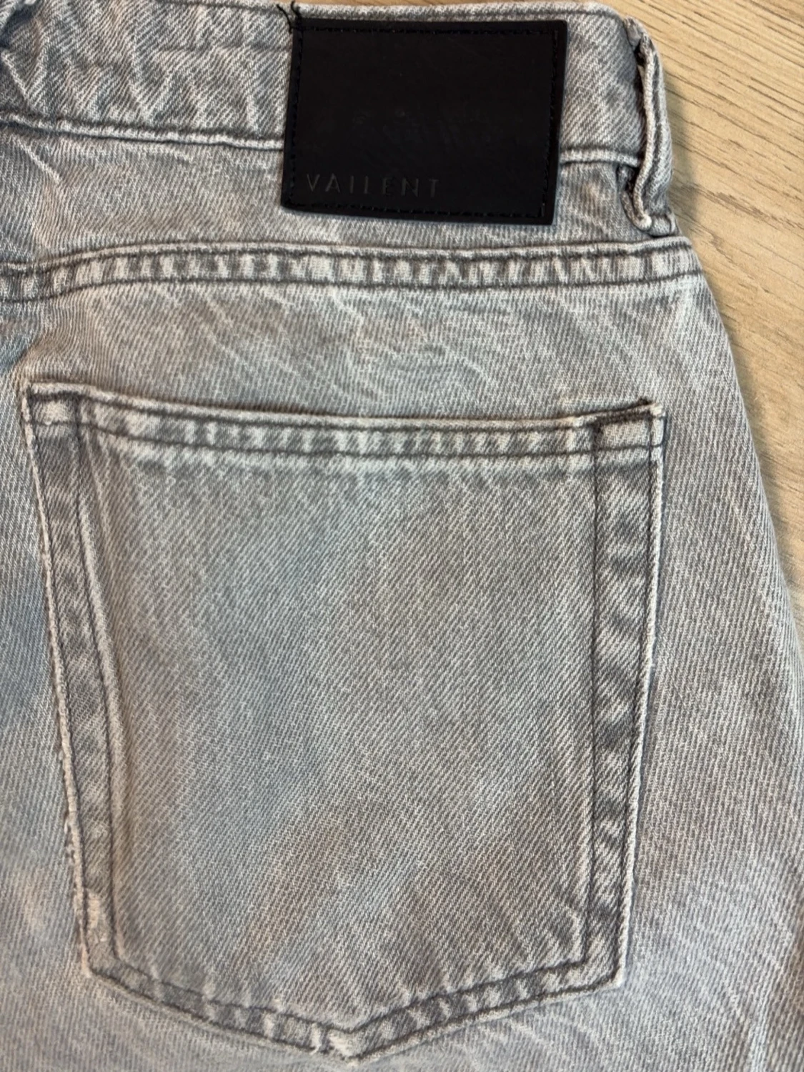 Grå raka jeans från Vailent - 2