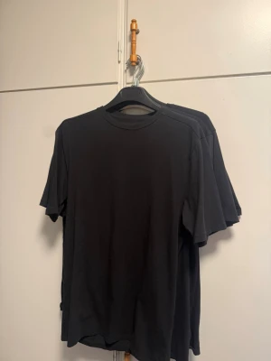 5st Muscle Fit T-shirts - Säljer 5st Muscle Fit T-shirts från River Island som är i jätte bra skick, perfekt att träna i eller bära regelbundet. Priset kan diskuteras.