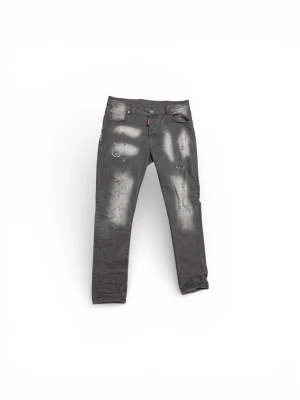 DSQUARED2 - Helt nya DSQUARED2 Jeans 500 först till kvarn. Om ni har frågor skicka ett pm. Skickas inom 24h. Kan skicka flera bilder om det behövs 