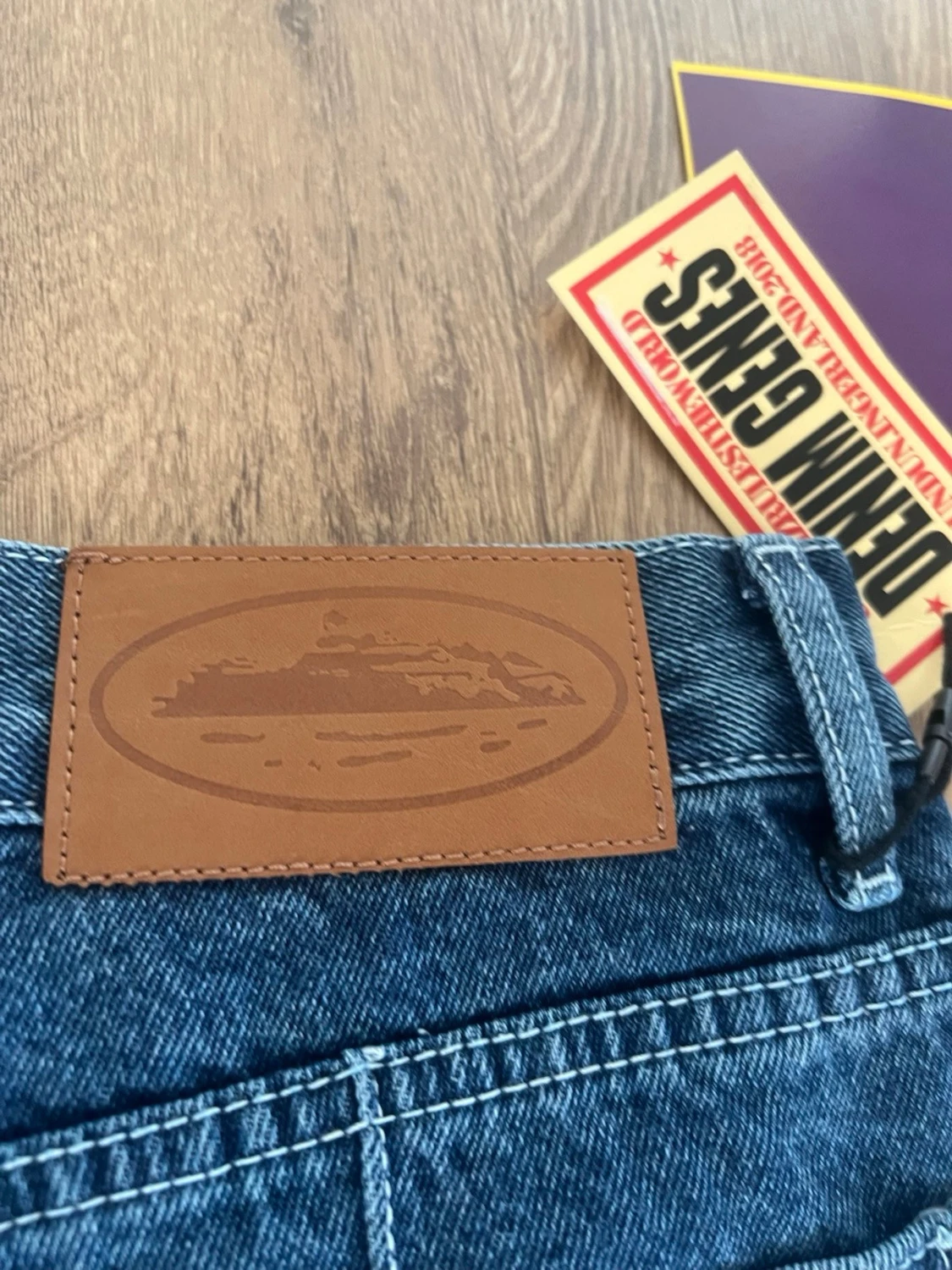 Blå denimshorts från Corteiz  - 4