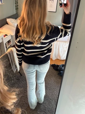 Cheap monday jeans  - Nyligen köpta från weekdays hemsida i storlek 30/34! Väldigt små i storleken, sitter bra på mig som brukar ha 28 och är 170cm lång ! Knappt använda 💕