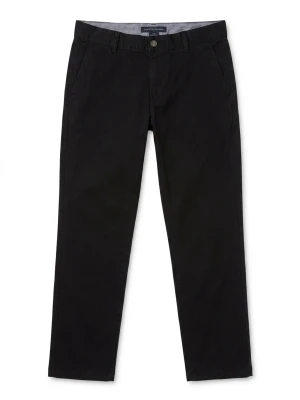 Svart Tommy Hilfiger Chinos – Custom Fit – Stl 31/32 - Säljer ett par klassiska svarta chinos från Tommy Hilfiger i modellen "Custom Fit". En perfekt basbyxa som funkar till både vardag och lite mer klädda tillfällen (business casual). • Märke: Tommy Hilfiger • Storlek: W31 / L32 • Passform: Custom Fit (en bekväm passform som varken är för bred eller för tight) • Skick: Bra begagnat skick. Tyget har kvar sin fina svarta färg och inga skador finns. • Material: 100% bomull (mjukt och slitstarkt material).