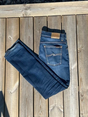 Nudie Jeans grim tim  - Nudie jeans grim tim W33, L32                                                              Cond: 9/10                                                                                Skriv vid fler bilder eller mått