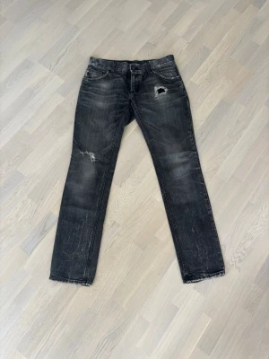 Dolce and Gabbana jeans  - Dolce and Gabbana jeans i storlek L/Xl. 45/110 45 bredd o 110 längd! Bra skick 
