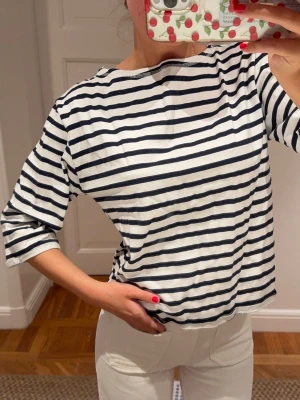 Randig tröja - Säljer denna så snygga randiga tröja💖💖🫶🏼