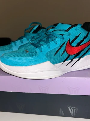 Ja 2 scratch basketskor - Ja 2 scratch basketskor i bra skick och är bra ifall du är explosiv och snabb och hoppar högt, pris kan diskuteras🤑 