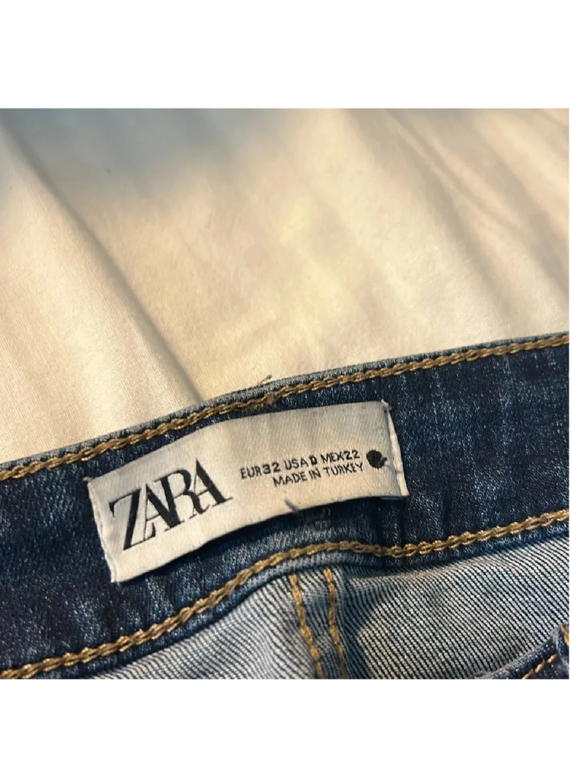 Mörkblå bootcut jeans från Zara - 1