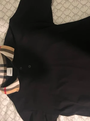 Burberry pike - Tja säljer min burberry pike för märker den är för ingen användning, kan sänka priset. kom dm o fråga på. Jag bits inte 😂!