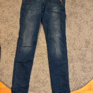 Replay anbass - Snygga replay jeans med slim passform i riktigt bra skick. W31 L34