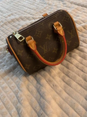 Väska  - Super fin väska som knappt är använd så i super bra skick💘skriv om du har frågor!😊