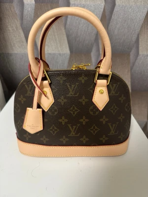 Ny väska - Helt ny väska