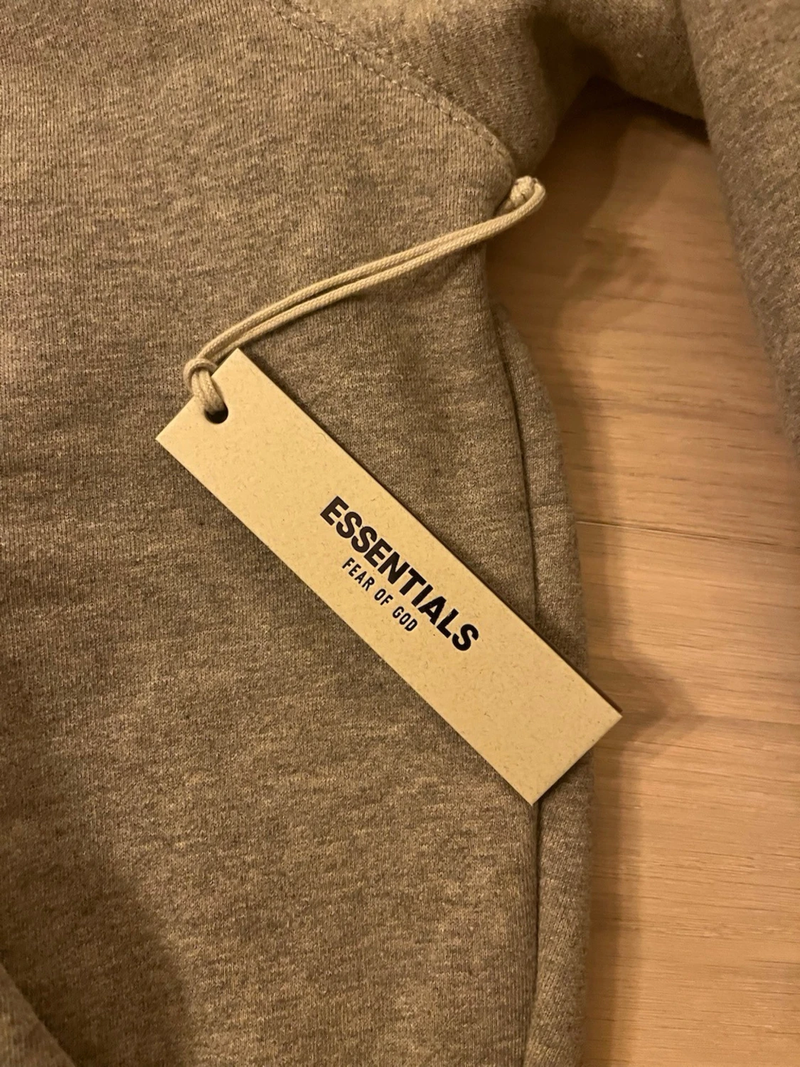 Grå hoodie från Essentials Fear of God - 1