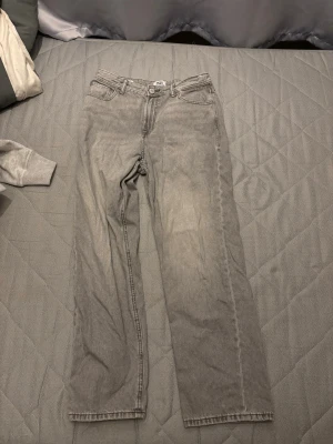 Jeans - Hejsan säljer ett par Jack and Jones jeans, andvända fåtal gånger och är i bra skick skriv om du har funderingar