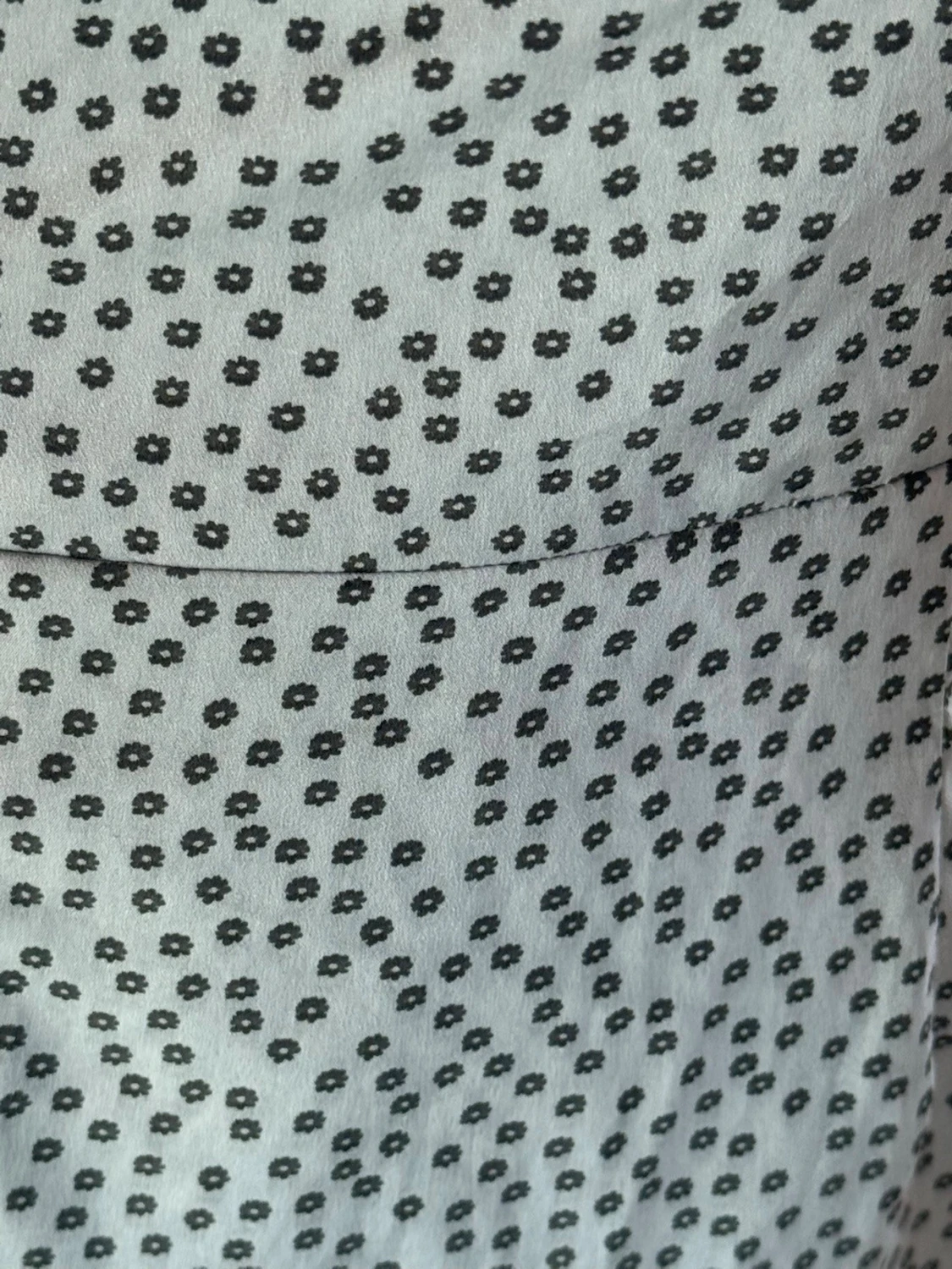 Ljusgrön omlottklänning med blommor - 1