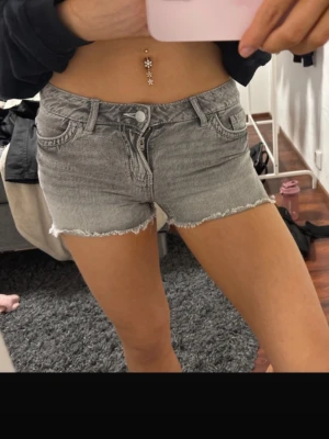 Denim shorts - Beautiful grey shorts! Has been used twice(2). 