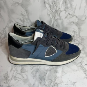 Philippe model - Ett par philippemodel i modellen trpx de är i stolek 43 och är i bra skick(9/10 har inga defekter 