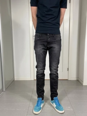 Replay Anbass Jeans  - Säljer nu dessa Replay Anbass Jeans, skriv för fler bilder/frågor🙌🏼