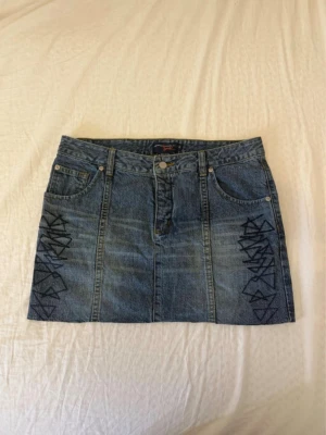 Jeanskjol - Från T5S midjemått rakt över: 41cm längd: 38cm