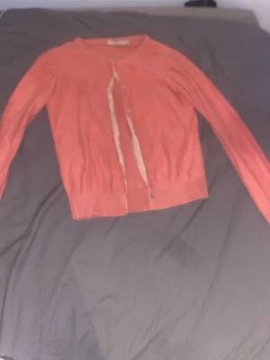 Fin kofta - En kofta med knappar