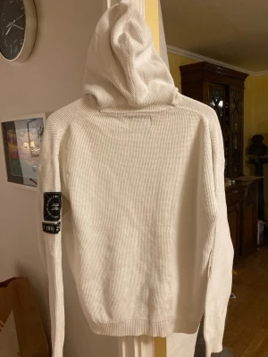 Stickad Hoodie - Stickad hoodie från jack and jones.     Storlek: M