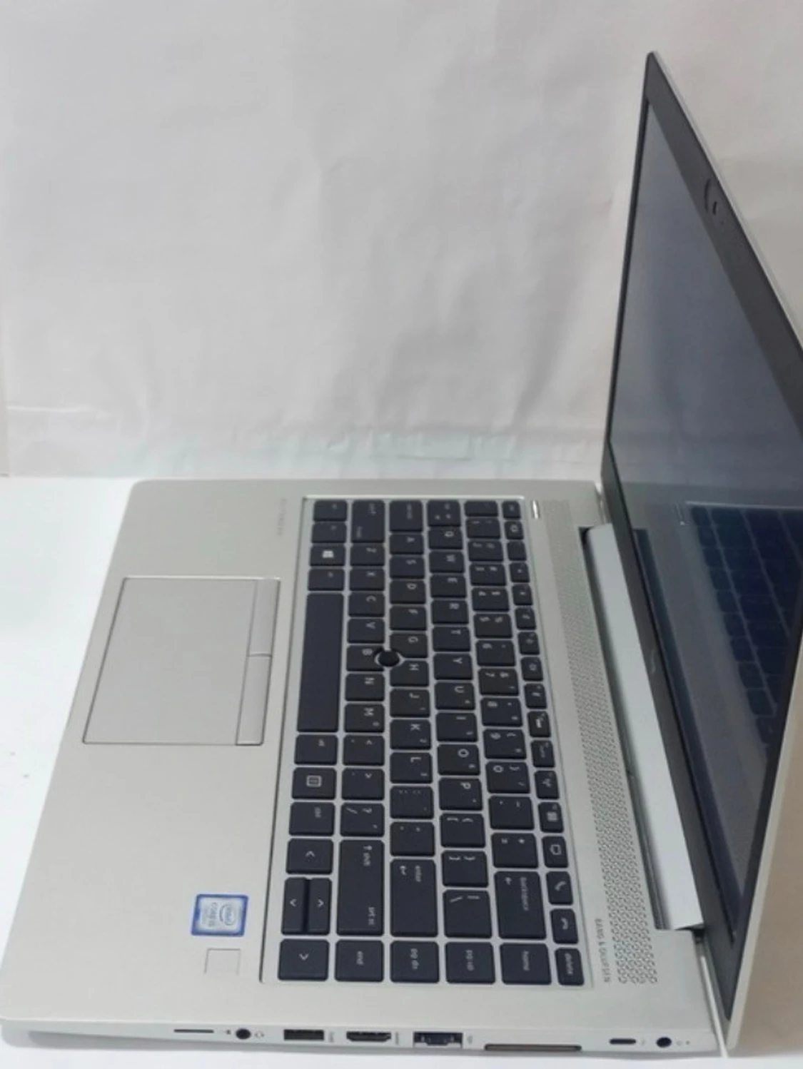 HP EliteBook core i5-8Th gen, 8GB Ram, ssd 256GB, Windows 11, batteri funkar, laddare ingår  - 1