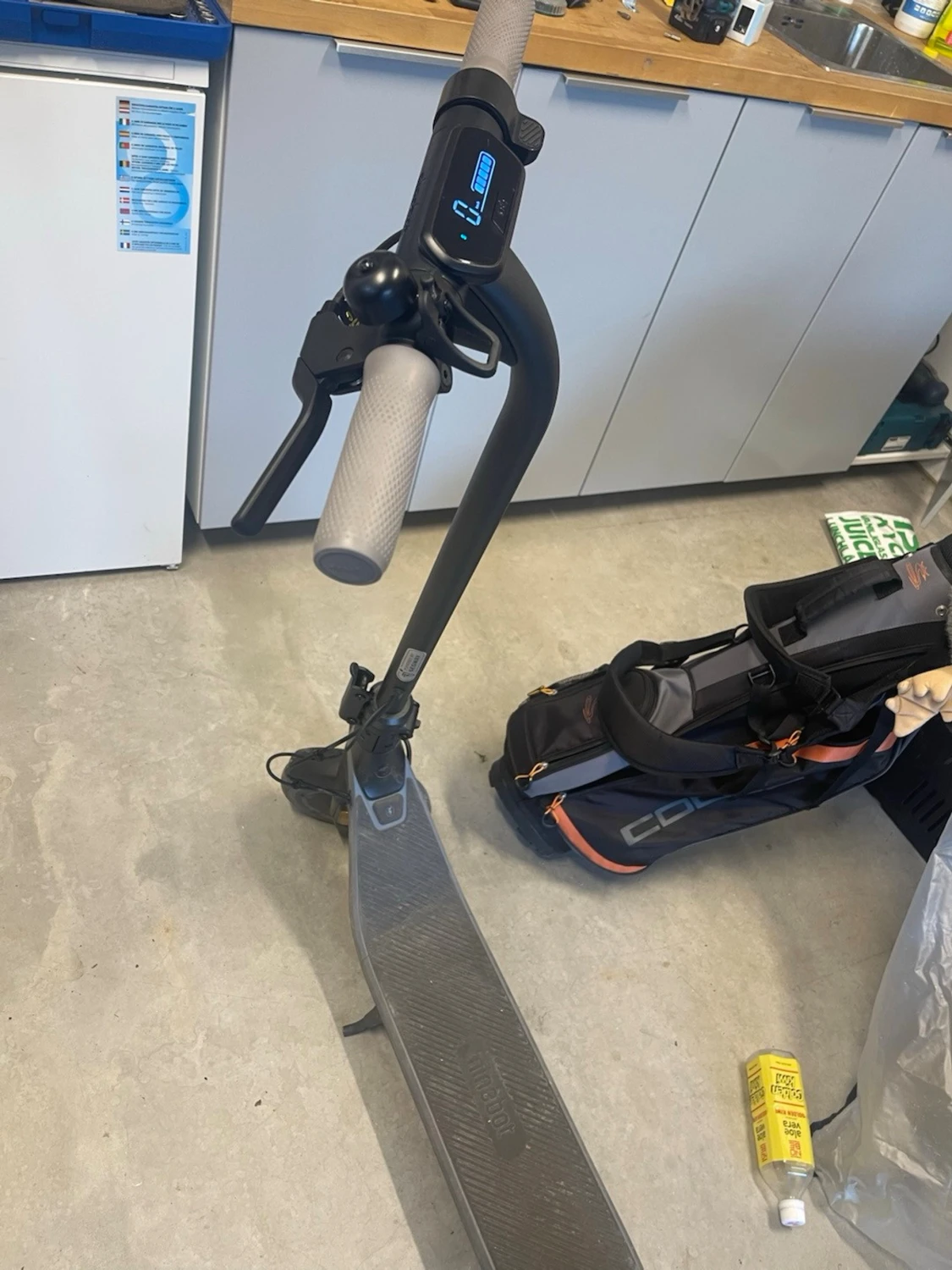 Svart elscooter  - 2